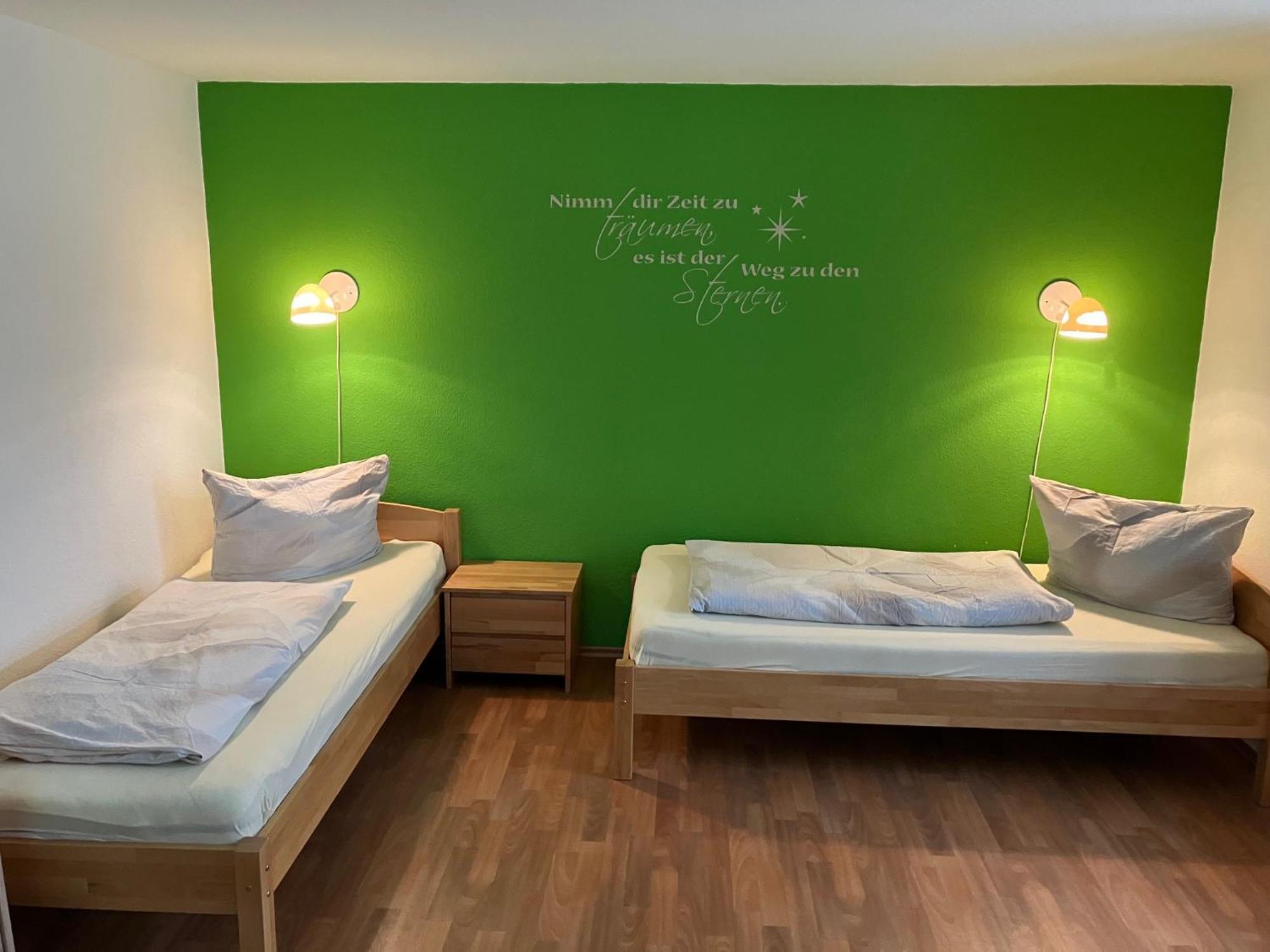 Ferienwohnung Morgensonne Am Kurpark Bad Berka - Parkplatz - Spielplatz - Wlan - 2 Schlafzimmer Exteriör bild